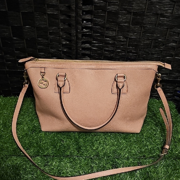 Gucci Pink Shoulder Bag with Textured Finish - Picture 1 of 13